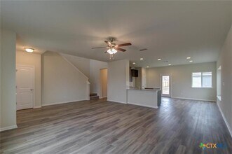 302 Mossycup Dr in San Marcos, TX - Building Photo - Building Photo