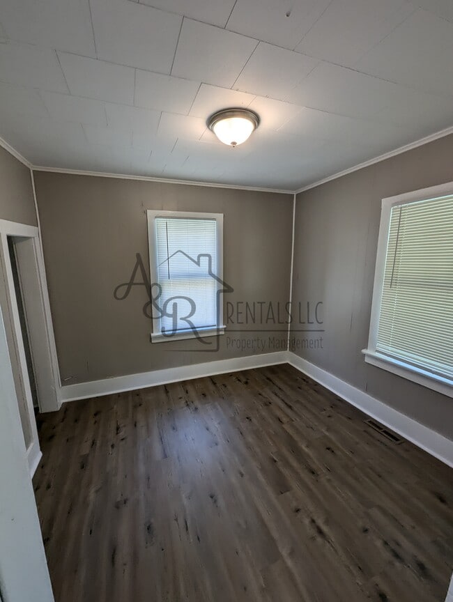 908 E 8th St in Pittsburg, KS - Building Photo - Building Photo