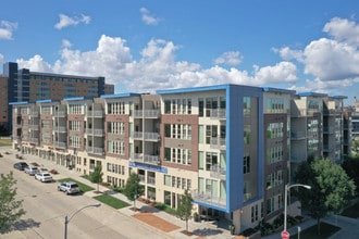 Avenir in Milwaukee, WI - Foto de edificio - Building Photo