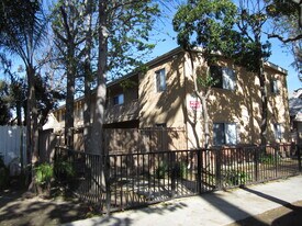 437 Walnut Ave, Unit 5 in Long Beach, CA - Building Photo