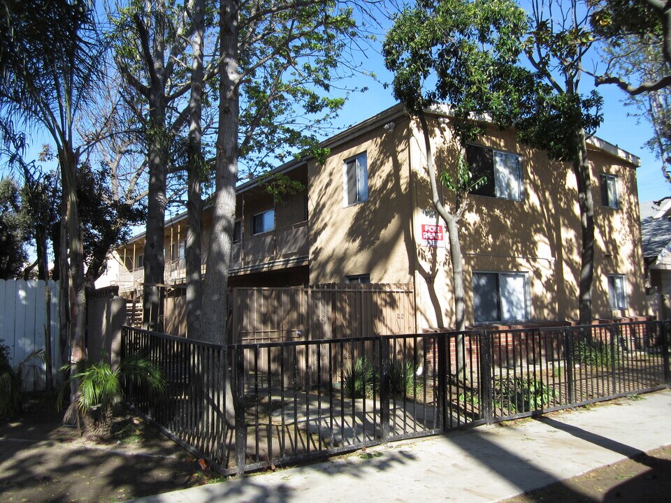 437 Walnut Ave, Unit 2 in Long Beach, CA - Foto de edificio