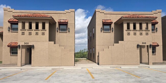 300 Western Dr in Del Rio, TX - Foto de edificio - Building Photo