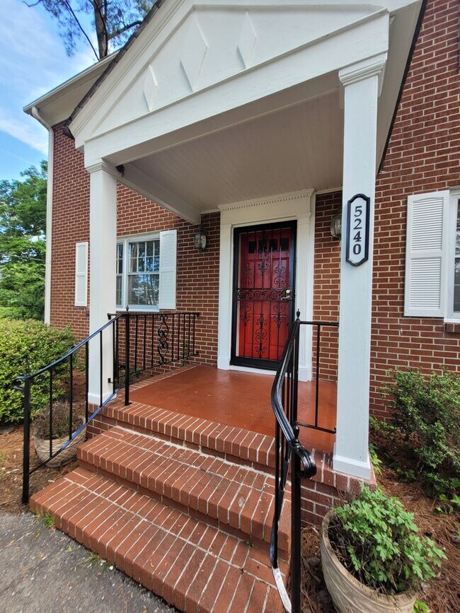 5240 Riverwood Rd in Norfolk, VA - Building Photo - Building Photo