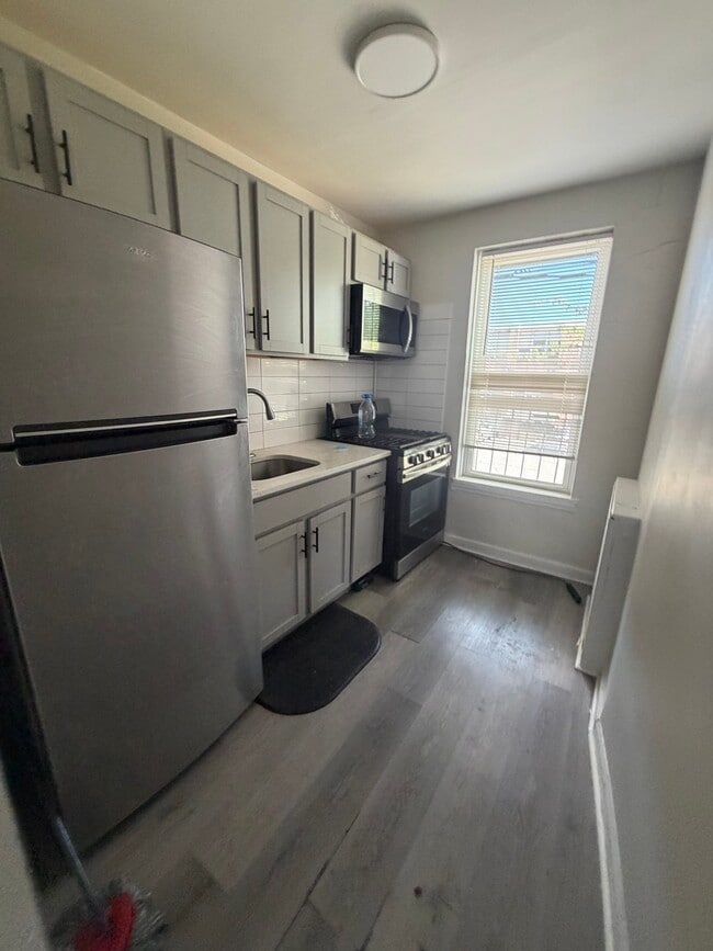 676 Park Ave, Unit 19-2A
