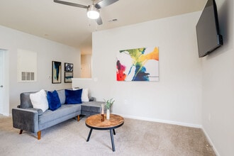 The Reserve at White Oak in Garner, NC - Foto de edificio - Building Photo