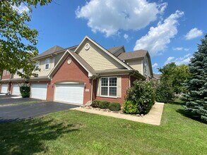 10S401 Carrington Cir in Burr Ridge, IL - Foto de edificio - Building Photo