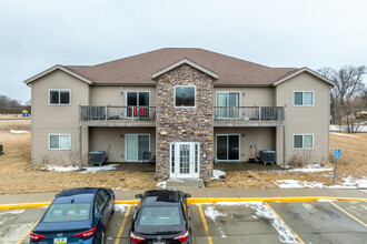 Kinsale Condominiums in Waterloo, IA - Foto de edificio - Building Photo