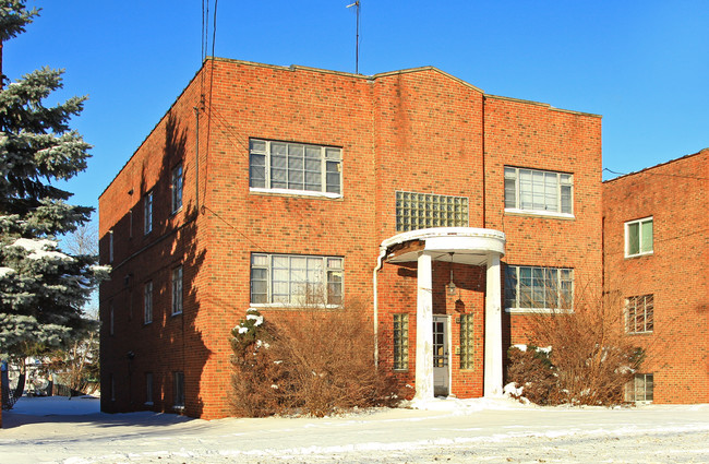 5212 Lee Rd in Maple Heights, OH - Building Photo - Building Photo