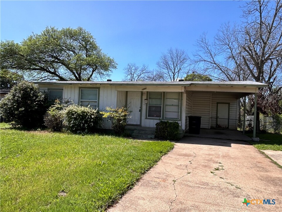 1303 Jackson St in Killeen, TX - Building Photo