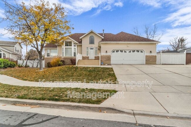 property at 2339 Lindsay Wood Ln