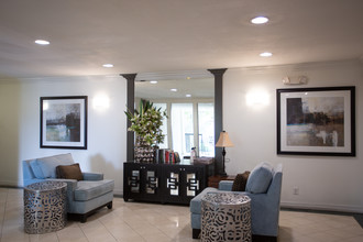 975 San Pasqual Apartments in Pasadena, CA - Building Photo - Interior Photo