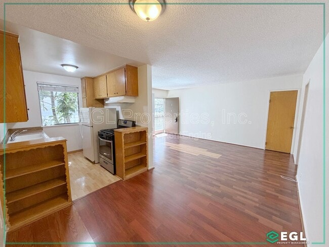 1755 N Kenmore Ave in Los Angeles, CA - Building Photo - Building Photo