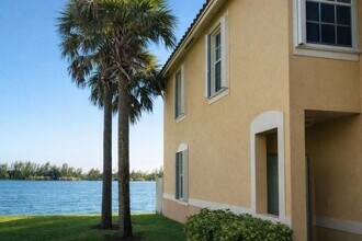 4083 Crystal Lake Dr in Pompano Beach, FL - Building Photo - Building Photo