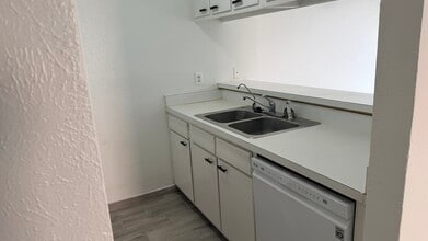 8057 Meadow Rd, Unit 103 in Dallas, TX - Building Photo - Building Photo