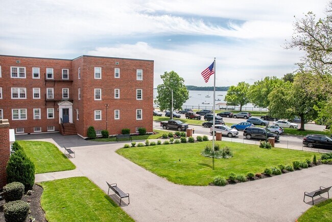 property at 25 Lennon Ct