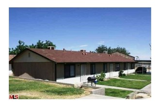 12633 E Avenue V10 in Pearblossom, CA - Building Photo - Building Photo