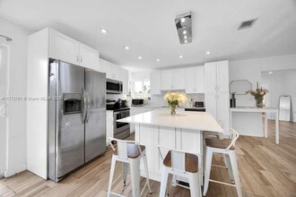 6191 SW 62nd Pl in South Miami, FL - Building Photo - Building Photo