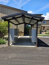 Lakeside Place Apartments in Bend, OR - Foto de edificio - Building Photo