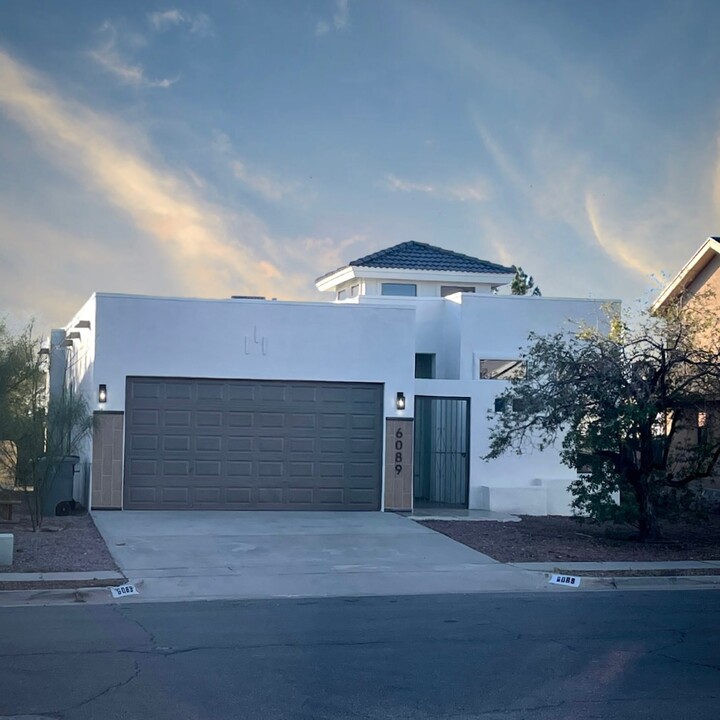 6089 Camden Lake St in El Paso, TX - Building Photo