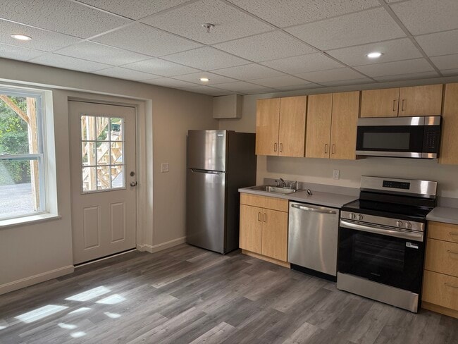 153 Border St, Unit 153 B BORDER ST in Whitinsville, MA - Building Photo - Building Photo
