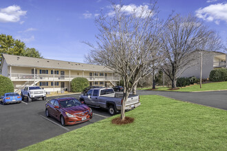 Signal Hill Apartments and Townhomes in Statesville, NC - Foto de edificio - Building Photo