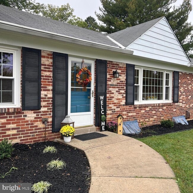 property at 7 E Rhodes Ave