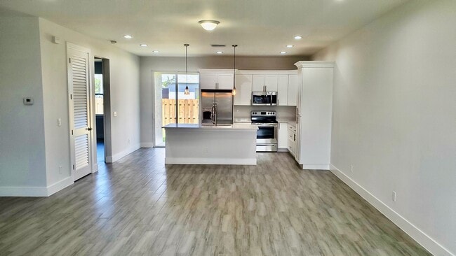 61 Marie Dr in West Palm Beach, FL - Building Photo - Building Photo