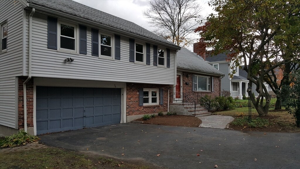 76 Wellesley Ave in Wellesley, MA - Building Photo