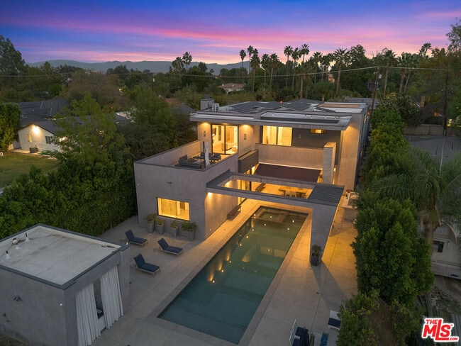 5365 Vanalden Ave in Los Angeles, CA - Building Photo - Building Photo