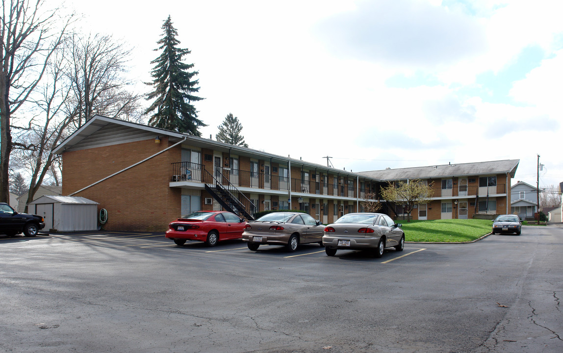 Ellet Ave Apartments in Akron, OH - Building Photo