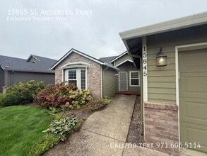 15845 SE Anderegg Pkwy in Damascus, OR - Building Photo - Building Photo