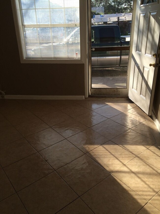 203 Gorman, Unit C in San Antonio, TX - Foto de edificio - Building Photo