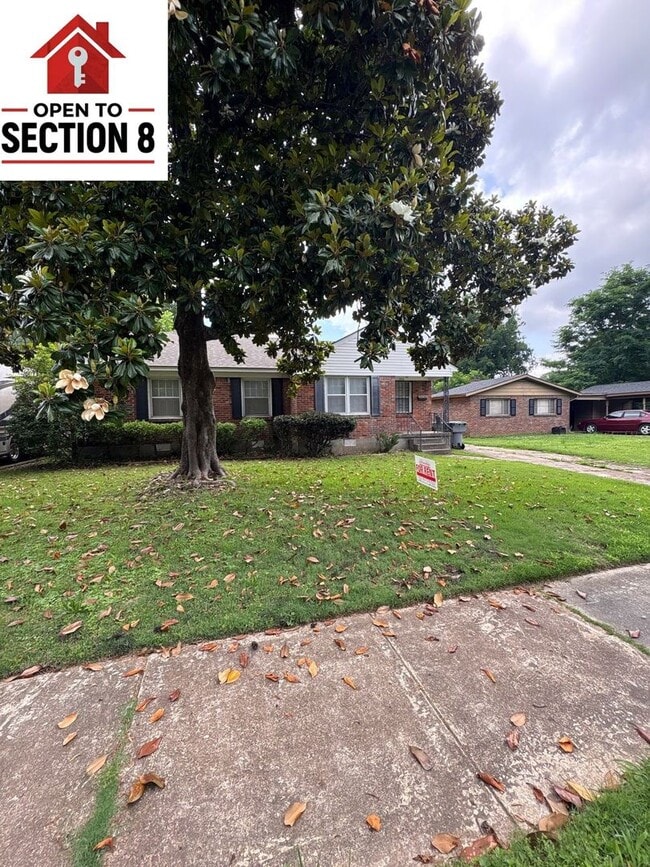 property at 1552 Delmont Rd