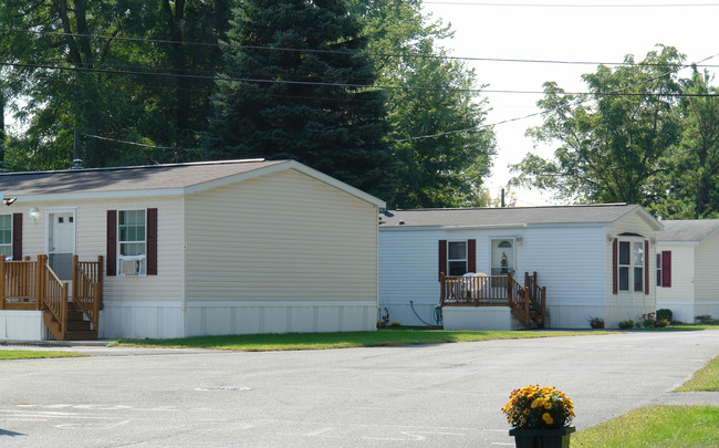 Lone Pine Mobile Home Park in Albany, NY - Building Photo - Building Photo