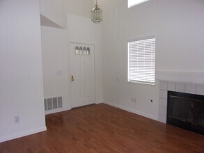 853 Vassar Dr in Vacaville, CA - Building Photo - Building Photo