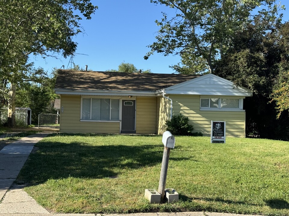 490 Kingston Ave in Layton, UT - Foto de edificio