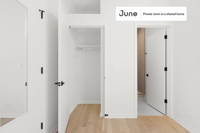 Private bedroom in 4 bed/3 bath Home in Chicago, IL - Building Photo - Building Photo