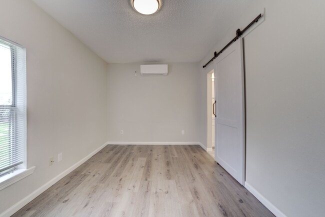 property at 3515 E King Pl