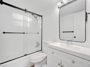 1300 Lincoln Rd in Miami Beach, FL - Building Photo - Building Photo