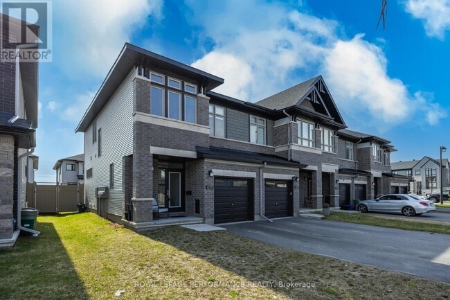635 Cordelette Cir in Ottawa, ON - Building Photo - Building Photo