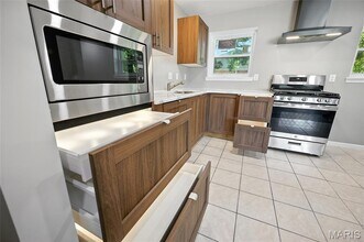 2320 Patterson Rd in Florissant, MO - Foto de edificio - Building Photo