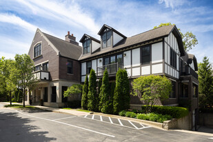 Winngate Condominiums in Winnetka, IL - Building Photo