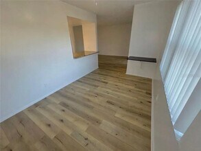 9909 Sweepstakes Ln in Orlando, FL - Building Photo - Building Photo