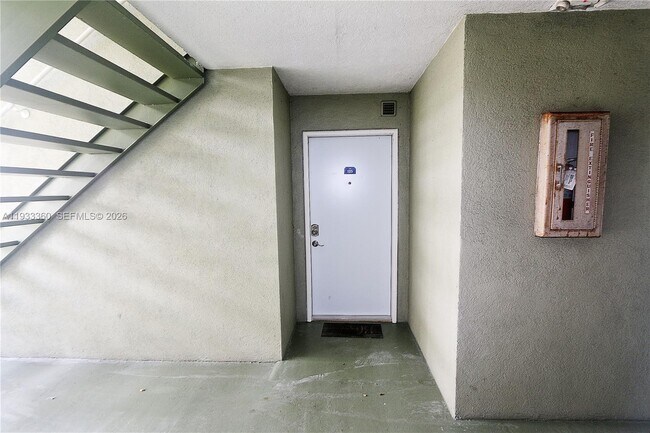 10755 SW 108th Ave in Miami, FL - Building Photo - Building Photo