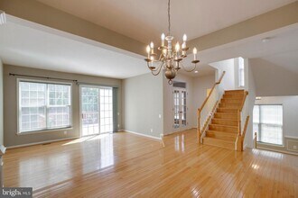 5097 Pale Moon Way in Centreville, VA - Building Photo - Building Photo