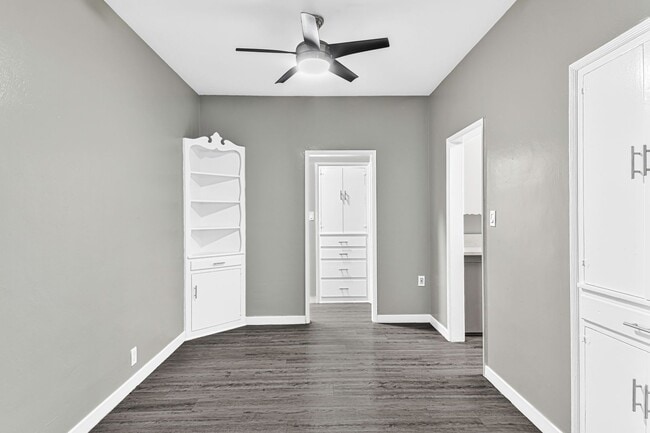 2010 Pine Ave, Unit 04 in Long Beach, CA - Foto de edificio - Building Photo