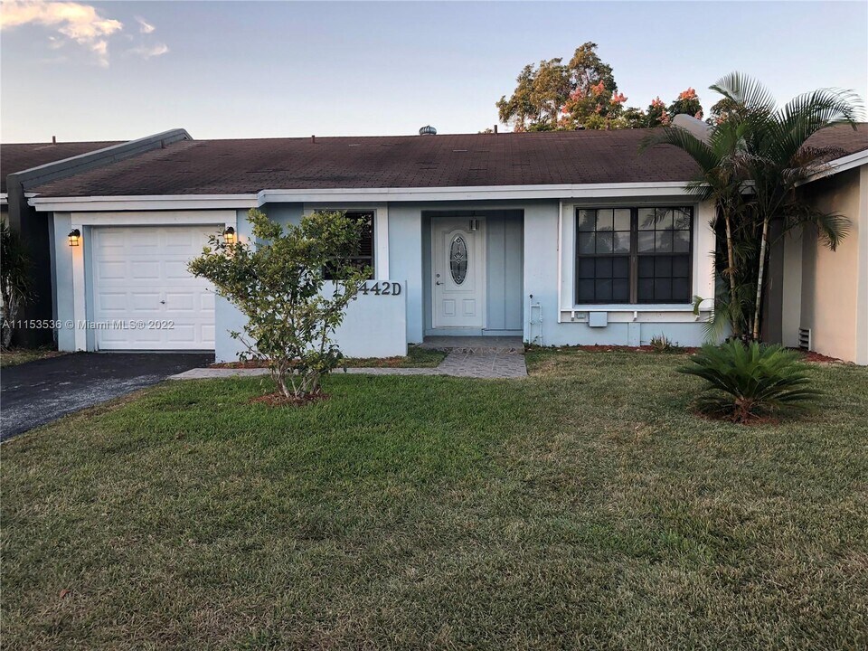 5442 Lakewood Cir S-Unit -D in Margate, FL - Foto de edificio