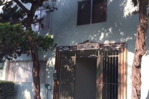 1545 Mentone Ave in Pasadena, CA - Building Photo