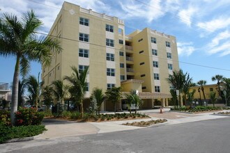 Harbor View in Sarasota, FL - Building Photo - Building Photo