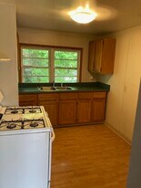 110 School St in Morgantown, WV - Building Photo